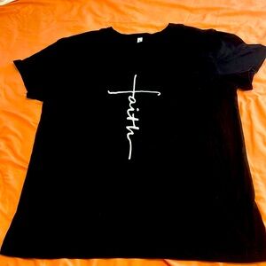 Women’s black Faith T-shirt sz large